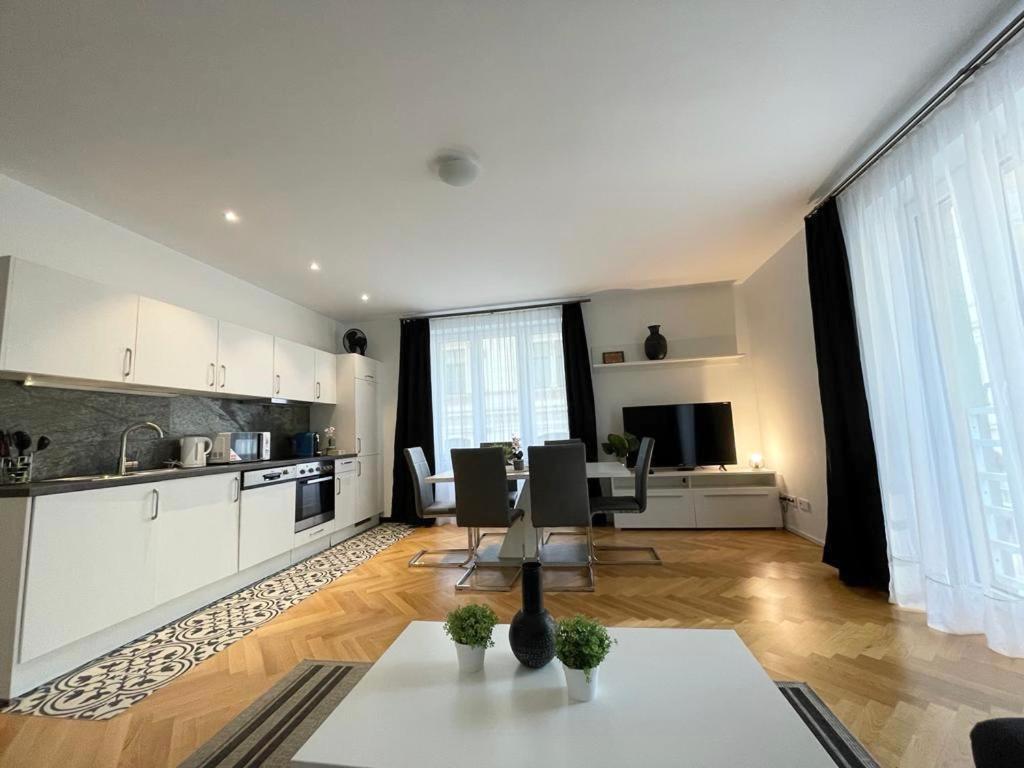 1St City La Opera Suites Βιέννη Εξωτερικό φωτογραφία